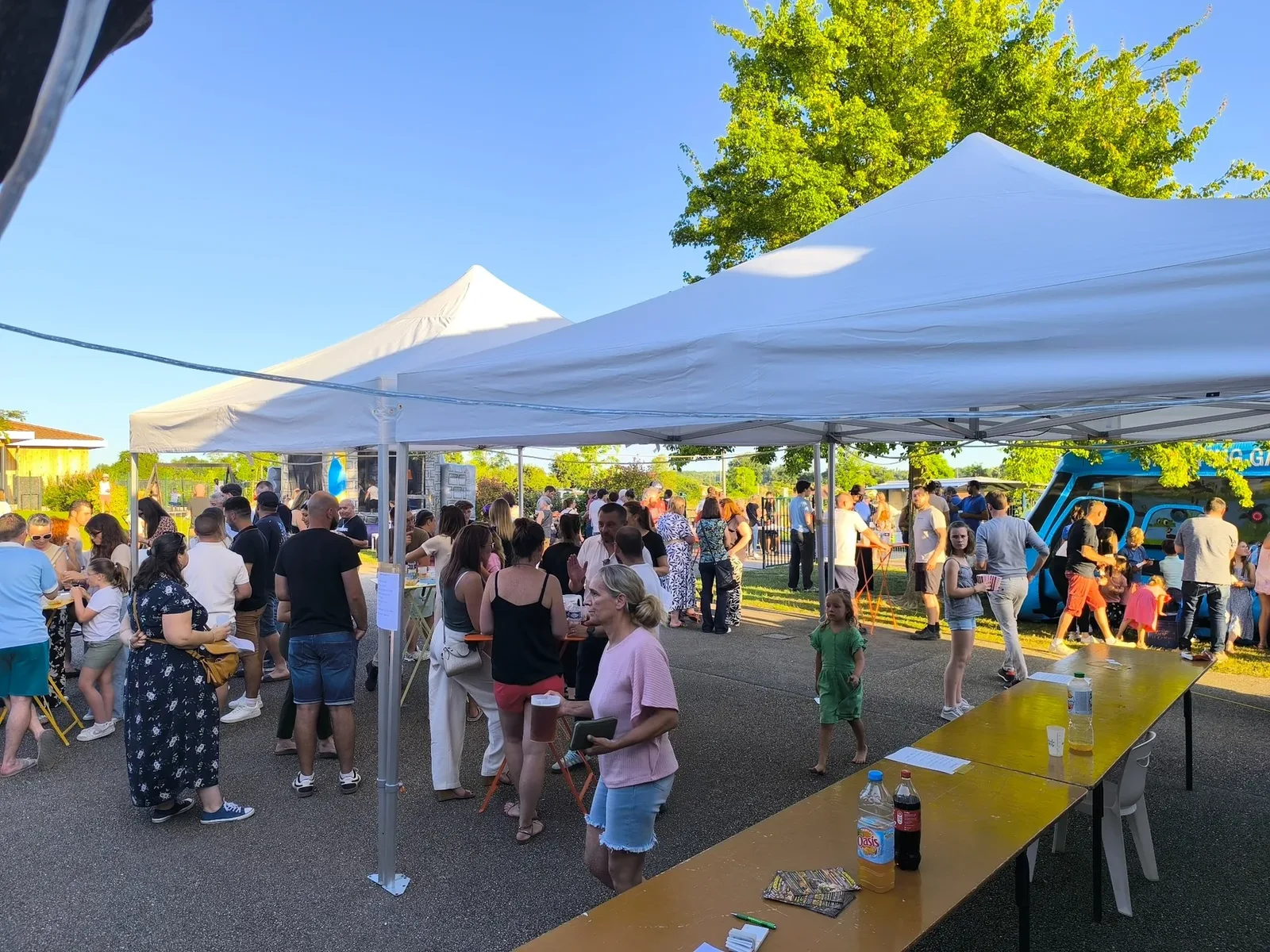 Sous les tentes de la fête de l’école 2026